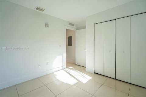 Apartamento en alquiler en Miami Beach, Florida, 2 dormitorios, 67.08 m2 № 2017641 - foto 10