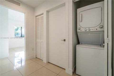 Apartamento en alquiler en Miami Beach, Florida, 2 dormitorios, 67.08 m2 № 2017641 - foto 12