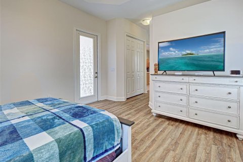 House in Venice, Florida 4 bedrooms, 169.45 sq.m. № 2152219 - photo 30