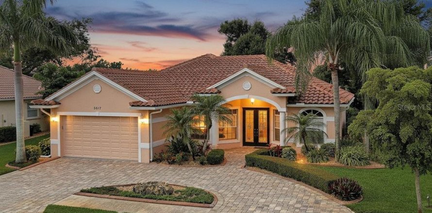 House in Venice, Florida 4 bedrooms, 169.45 sq.m. № 2152219