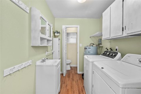 House in Tavares, Florida 4 bedrooms, 176.51 sq.m. № 2391515 - photo 27