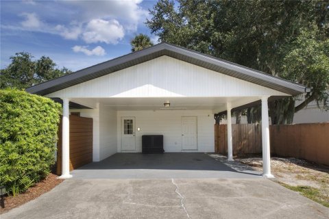 House in Tavares, Florida 4 bedrooms, 176.51 sq.m. № 2391515 - photo 4