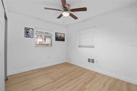 House in Tavares, Florida 4 bedrooms, 176.51 sq.m. № 2391515 - photo 29