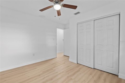 House in Tavares, Florida 4 bedrooms, 176.51 sq.m. № 2391515 - photo 30