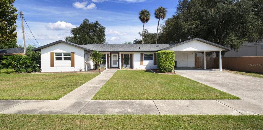House in Tavares, Florida 4 bedrooms, 176.51 sq.m. № 2391515