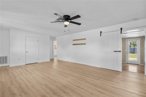 House in Tavares, Florida 4 bedrooms, 176.51 sq.m. № 2391515 - photo 7