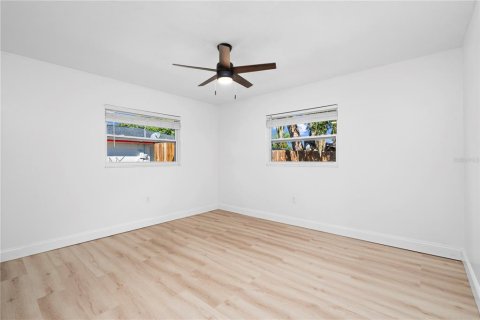 House in Tavares, Florida 4 bedrooms, 176.51 sq.m. № 2391515 - photo 23