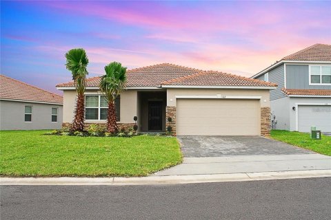 House in Davenport, Florida 4 bedrooms, 174.28 sq.m. № 2209113