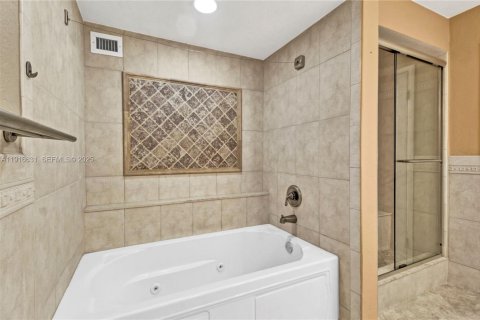 Condo in Hallandale Beach, Florida, 2 bedrooms  № 2054402 - photo 25