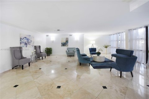 Condo in Hallandale Beach, Florida, 2 bedrooms  № 2054402 - photo 28