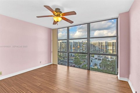 Condo in Hallandale Beach, Florida, 2 bedrooms  № 2054402 - photo 15