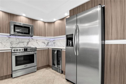 Condo in Hallandale Beach, Florida, 2 bedrooms  № 2054402 - photo 6