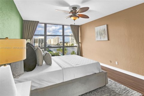 Condo in Hallandale Beach, Florida, 2 bedrooms  № 2054402 - photo 21