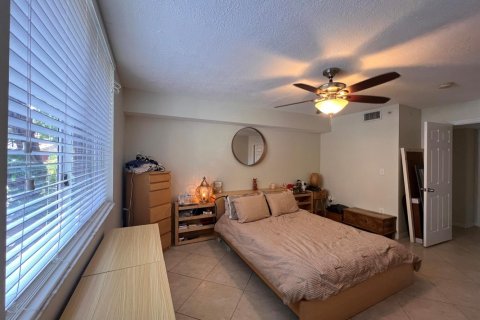 Condo in Hypoluxo, Florida, 1 bedroom № 2261907 - photo 10