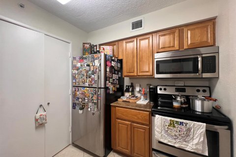 Condo in Hypoluxo, Florida, 1 bedroom № 2261907 - photo 9