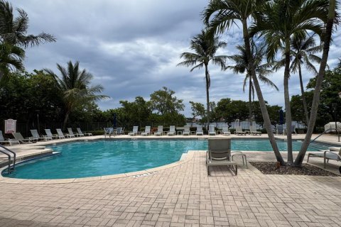 Condo in Hypoluxo, Florida, 1 bedroom № 2261907 - photo 12