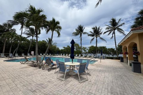Condo in Hypoluxo, Florida, 1 bedroom № 2261907 - photo 4