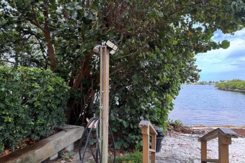 Condo in Hypoluxo, Florida, 1 bedroom № 2261907 - photo 14