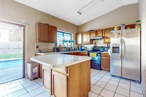 Casa en venta en Miami, Florida, 4 dormitorios, 151.9 m2 № 1953166 - foto 5