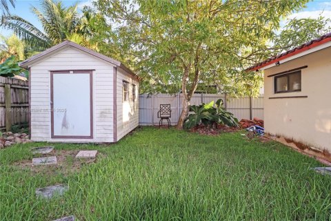 Casa en venta en Miami, Florida, 4 dormitorios, 151.9 m2 № 1953166 - foto 17
