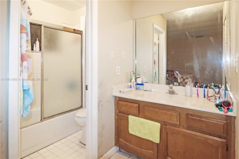 Casa en venta en Miami, Florida, 4 dormitorios, 151.9 m2 № 1953166 - foto 9