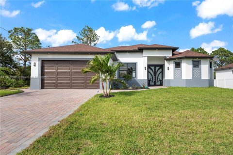 Casa en Lehigh Acres, Florida 3 dormitorios, 173.82 m2 № 2016858