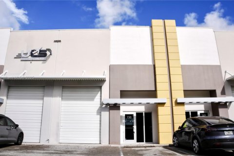 Propiedad comercial en venta en Sweetwater, Florida № 1927912 - foto 21