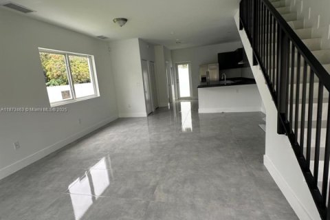 House in Fort Lauderdale, Florida 3 bedrooms № 1898102 - photo 8