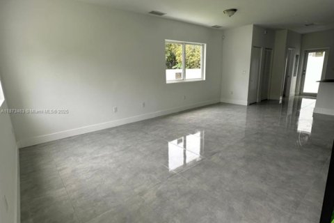 House in Fort Lauderdale, Florida 3 bedrooms № 1898102 - photo 9