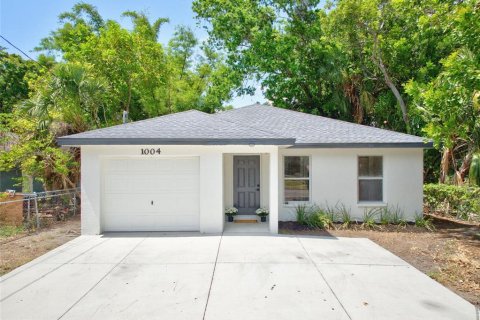House in Bradenton, Florida 3 bedrooms, 104.42 sq.m. № 2207750