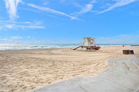 Condo in Fort Lauderdale, Florida, 2 bedrooms  № 2043183 - photo 10