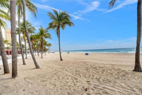 Condo in Fort Lauderdale, Florida, 2 bedrooms  № 2043183 - photo 11