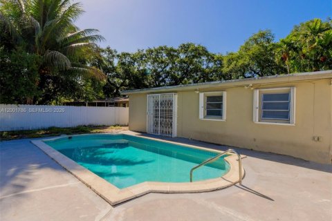 House in Miami, Florida 4 bedrooms, 151.34 sq.m. № 2065912 - photo 5