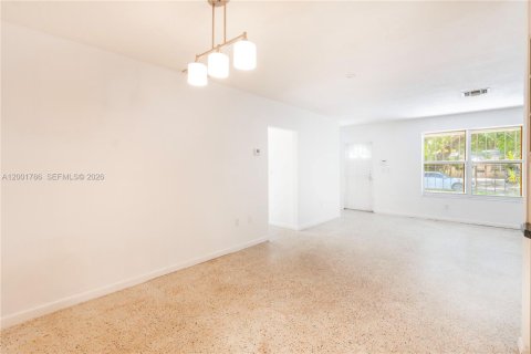 House in Miami, Florida 4 bedrooms, 151.34 sq.m. № 2065912 - photo 9