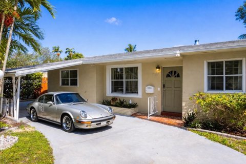 House in Miami, Florida 4 bedrooms, 151.34 sq.m. № 2065912