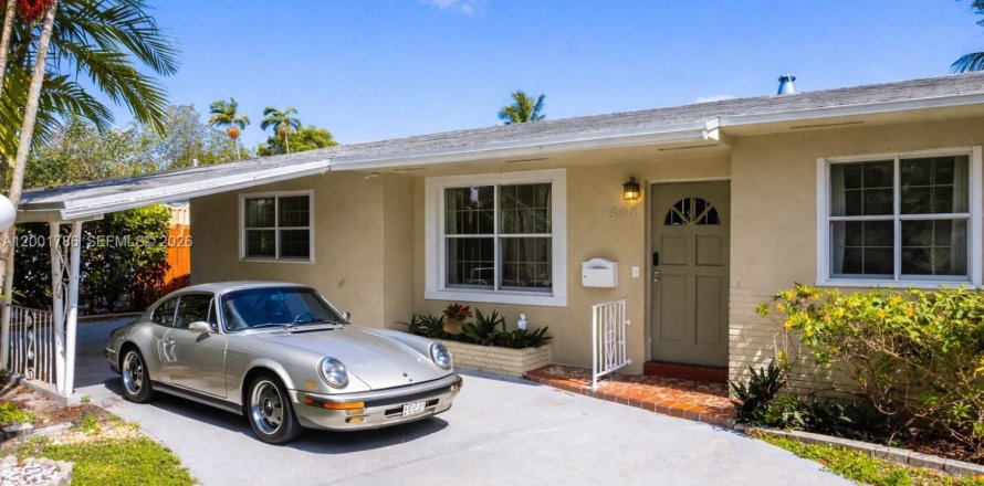 House in Miami, Florida 4 bedrooms, 151.34 sq.m. № 2065912