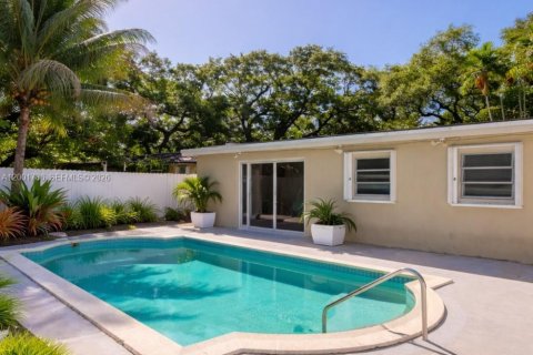 House in Miami, Florida 4 bedrooms, 151.34 sq.m. № 2065912 - photo 4