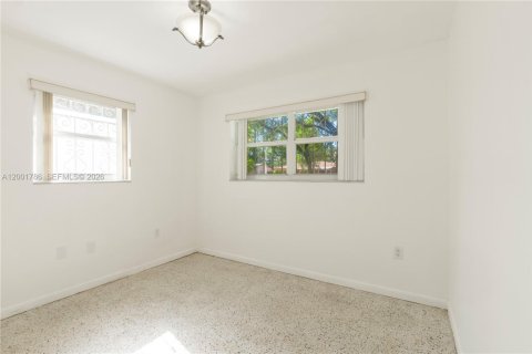 House in Miami, Florida 4 bedrooms, 151.34 sq.m. № 2065912 - photo 15