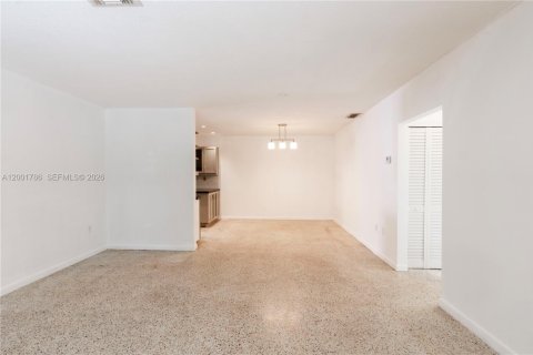 House in Miami, Florida 4 bedrooms, 151.34 sq.m. № 2065912 - photo 8