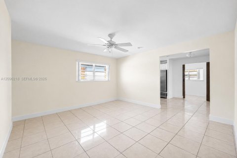 Villa ou maison à louer à Miami, Floride: 4 chambres, 188.31 m2 № 2386942 - photo 4