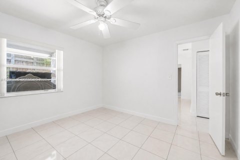 Villa ou maison à louer à Miami, Floride: 4 chambres, 188.31 m2 № 2386942 - photo 17