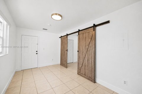 Villa ou maison à louer à Miami, Floride: 4 chambres, 188.31 m2 № 2386942 - photo 9