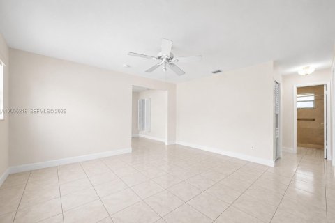 Villa ou maison à louer à Miami, Floride: 4 chambres, 188.31 m2 № 2386942 - photo 3