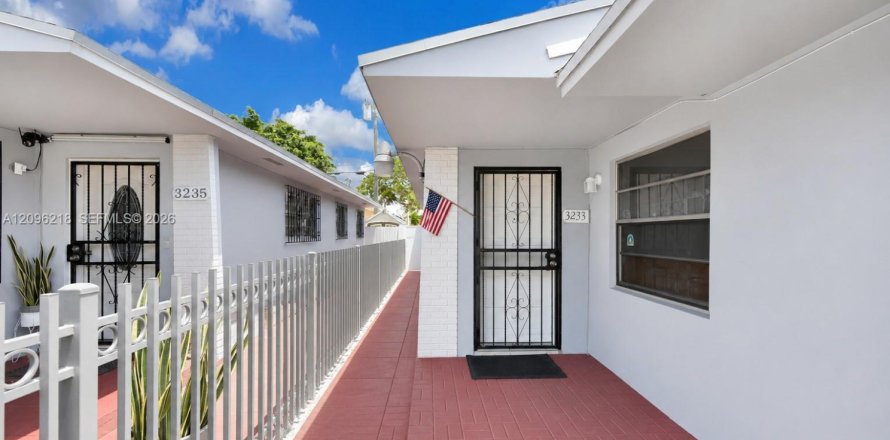 Villa ou maison à Miami, Floride 4 chambres, 188.31 m2 № 2386942