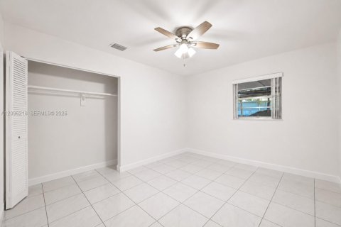 Villa ou maison à louer à Miami, Floride: 4 chambres, 188.31 m2 № 2386942 - photo 19