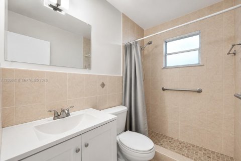 Villa ou maison à louer à Miami, Floride: 4 chambres, 188.31 m2 № 2386942 - photo 13