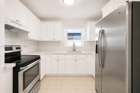 Villa ou maison à louer à Miami, Floride: 4 chambres, 188.31 m2 № 2386942 - photo 7