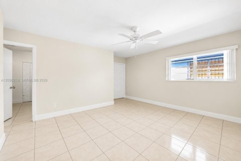 Villa ou maison à louer à Miami, Floride: 4 chambres, 188.31 m2 № 2386942 - photo 11