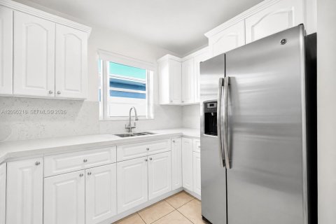 Villa ou maison à louer à Miami, Floride: 4 chambres, 188.31 m2 № 2386942 - photo 8