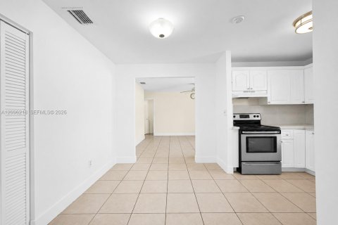 Villa ou maison à louer à Miami, Floride: 4 chambres, 188.31 m2 № 2386942 - photo 10